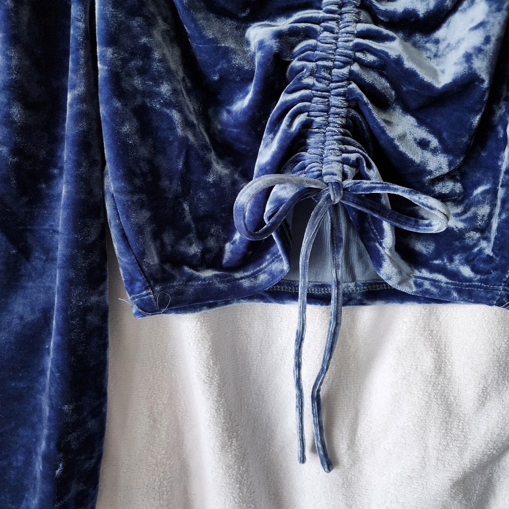 π Blue Velvet Bell Sleeve Top - Picture 5 of 6